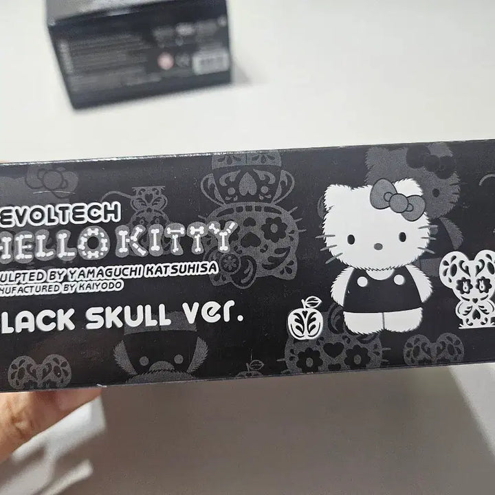 [BUNJANG] Kaiyodo Revoltech Hello Kitty Black Skull Version / 카이요도 리볼텍 헬로키티 블랙스컬버전