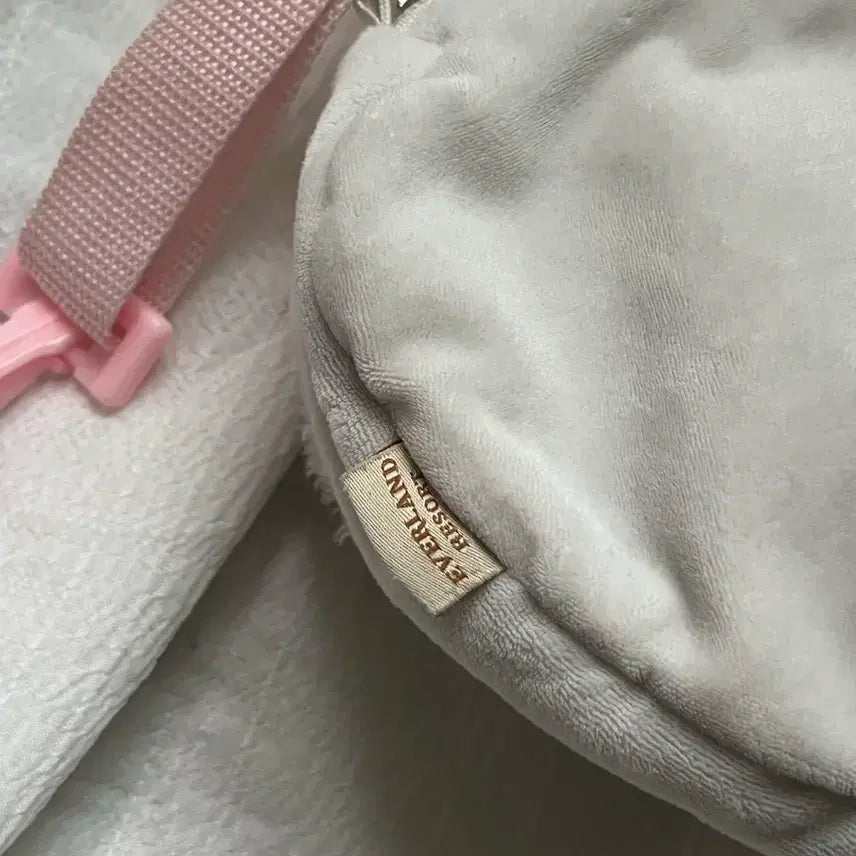 [BUNJANG] Everland Rabbit Crossbody Bag / 에버랜드 토끼 크로스백