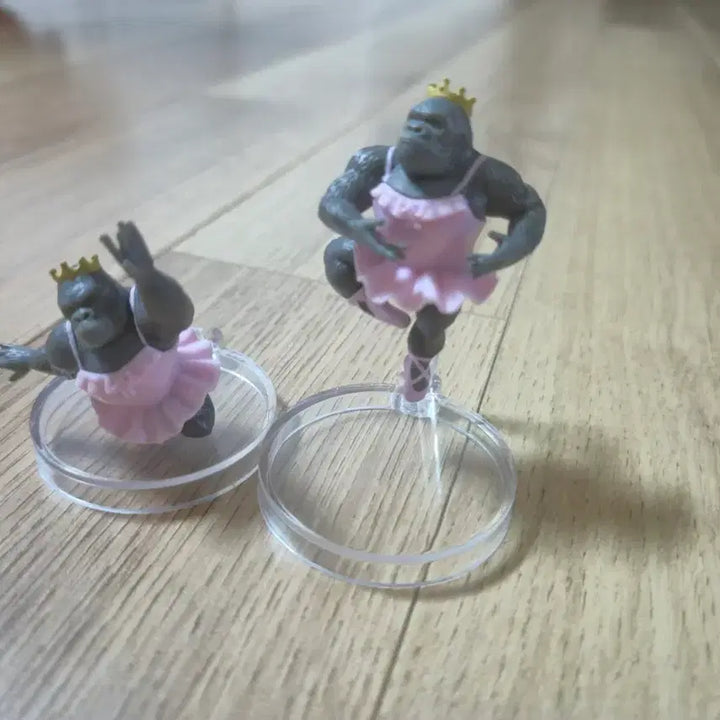 [BUNJANG] Dancing Gorilla Gachapon Set (2 pieces) / 발레하는 고릴라 가챠 2개 판매합니다