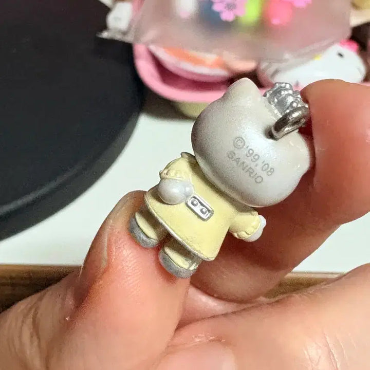 [BUNJANG] Classic Kitty Strap Daniel Wedding Charm / 고전 키티스트랩 다니엘 웨딩