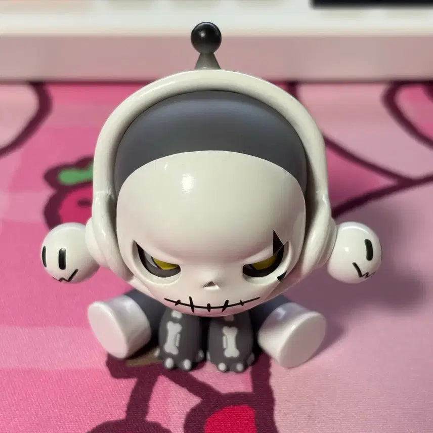 [BUNJANG] Pop Mart Skull Panda Figure / 팝마트 스콜판다 피규어 (12)