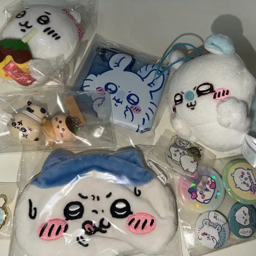 [BUNJANG] Momonga Chiikawa Plush Keychain Pouch Badge Set / 모몽가 치이카와 인형 키링 파우치 뱃지 먼작귀
