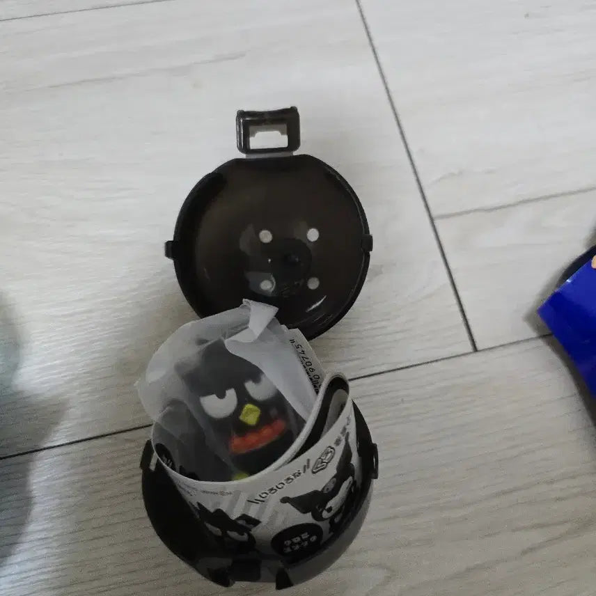 [BUNJANG] Sanrio Badtz-Maru Figure Random Capsule Toy Gacha / 산리오 배드바츠마루 피규어 캐릭터 랜덤 렌덤 캡슐토이 가챠
