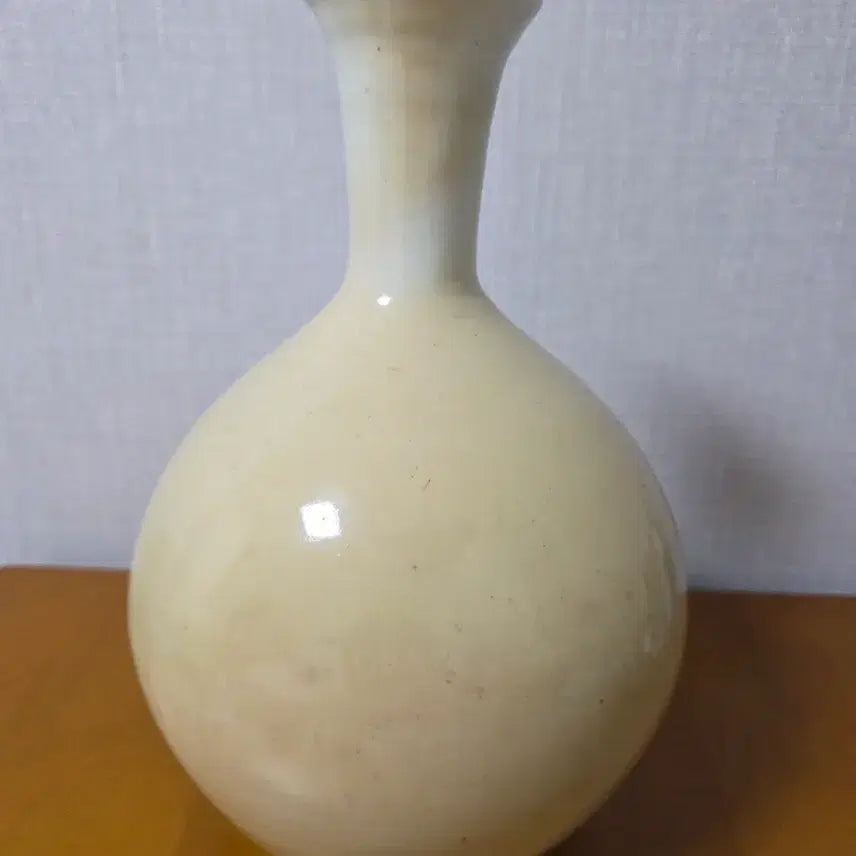 [BUNJANG] Joseon Dynasty White Porcelain Vase / 조선 백자 주병