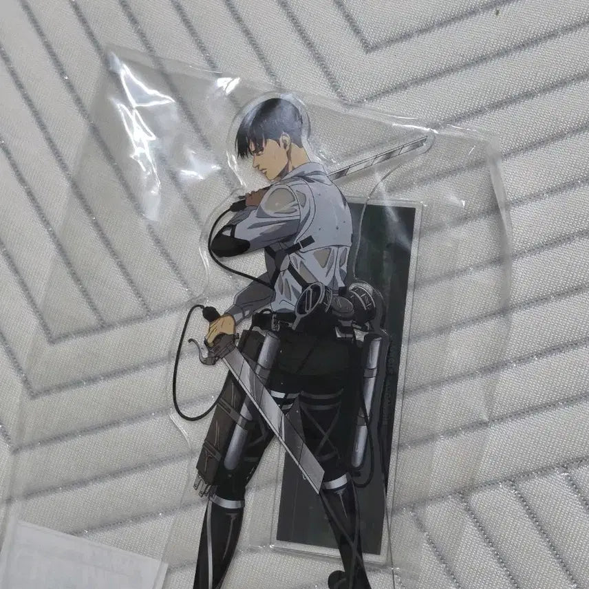 [BUNJANG] Attack on Titan Levi Ackerman Acrylic Standee (Official, Sealed) / [미개봉]진격의 거인 리바이 아크릴 정품