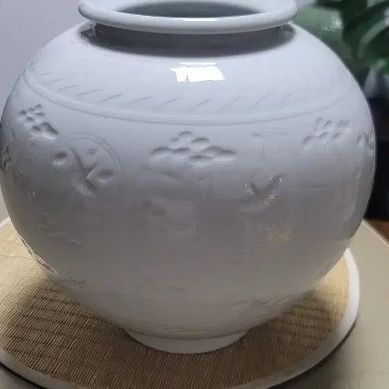 [BUNJANG] White Porcelain Jar with Crane Motif / 백자 항아리