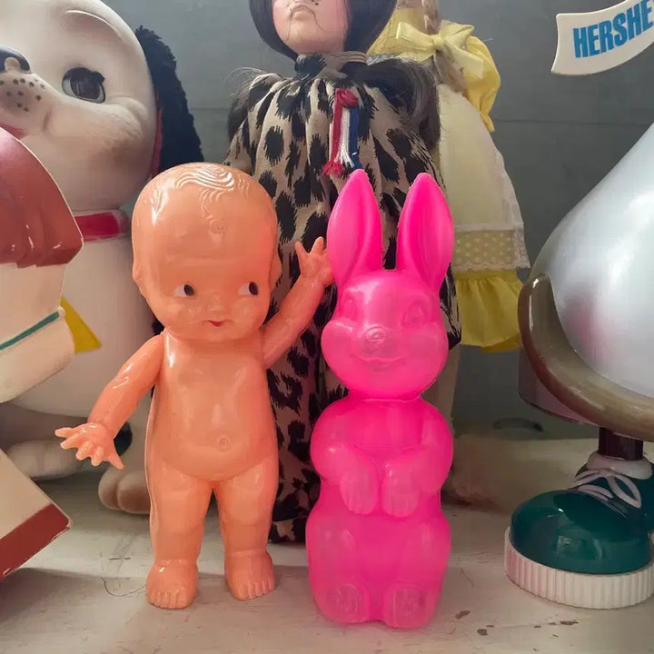 [BUNJANG] 1960s Vintage Pink Bunny Candy Container (Rare) / 1960s 빈티지 핑크 버니 캔디 컨테이너(rare)