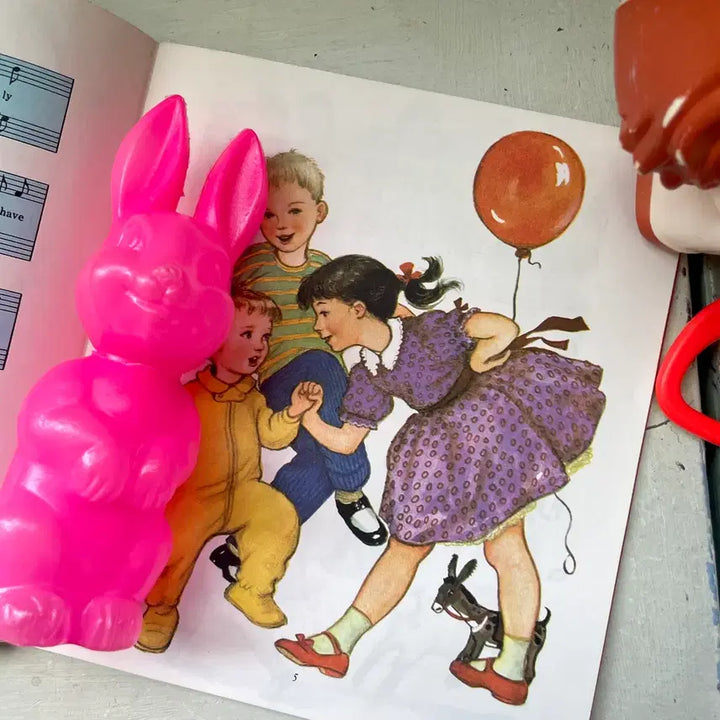 [BUNJANG] 1960s Vintage Pink Bunny Candy Container (Rare) / 1960s 빈티지 핑크 버니 캔디 컨테이너(rare)