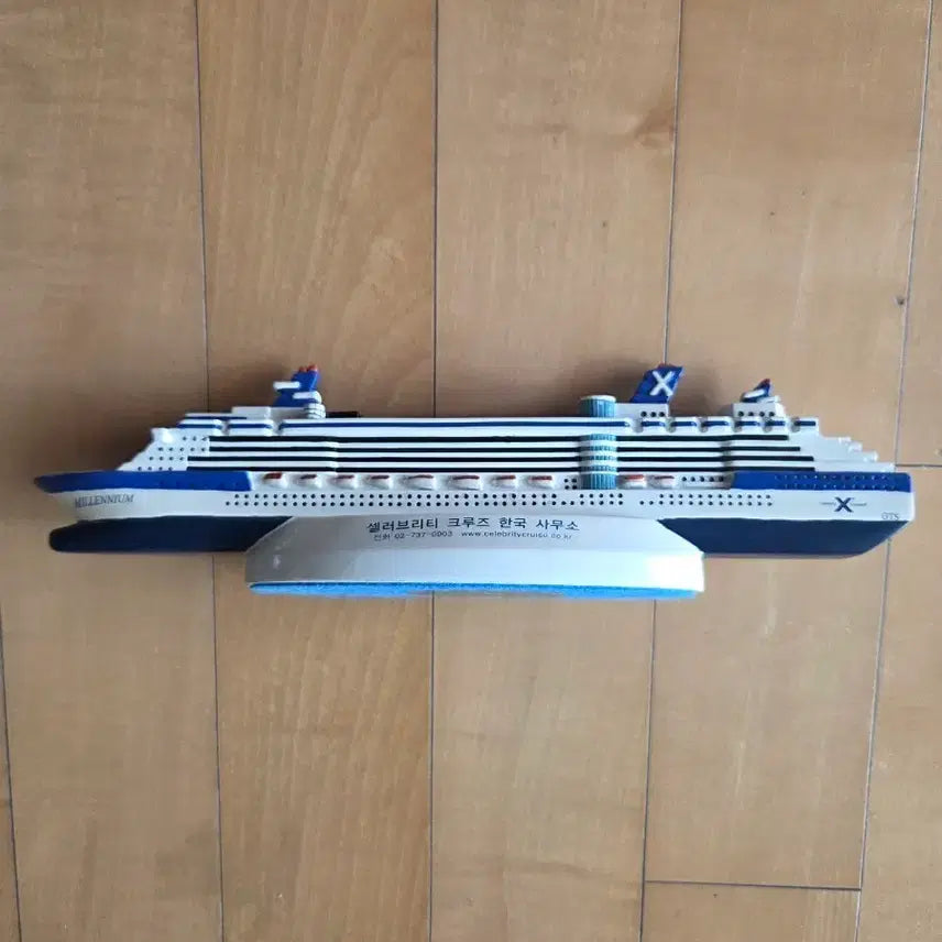 [BUNJANG] Celebrity Cruises Millennium Cruise Ship Model / 셀러브리티 크루즈 밀레니엄 모형