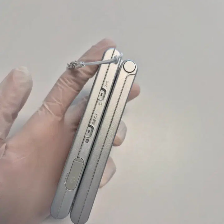[BUNJANG] Docomo FOMA White Silver Mock-up Phone / 화이트 목업폰 일본 고전 y2k 도코모 일본 핸드폰 모형폰 목업폰