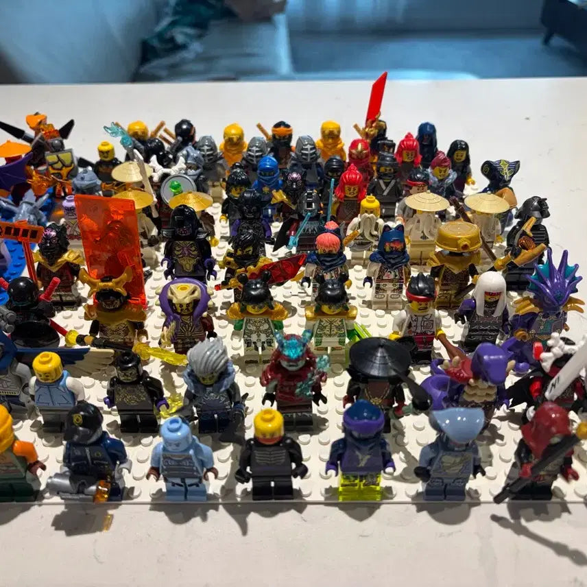 [BUNJANG] LEGO Ninjago and Assorted Minifigures Bundle (100+ pcs) / 레고 닌자고 및 각종 미니피규어 100개이상