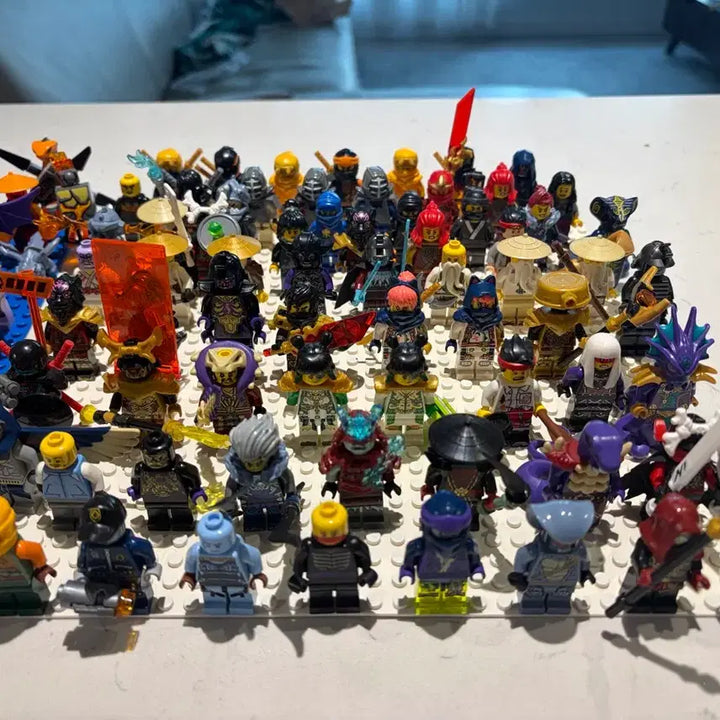 [BUNJANG] LEGO Ninjago and Assorted Minifigures Bundle (100+ pcs) / 레고 닌자고 및 각종 미니피규어 100개이상