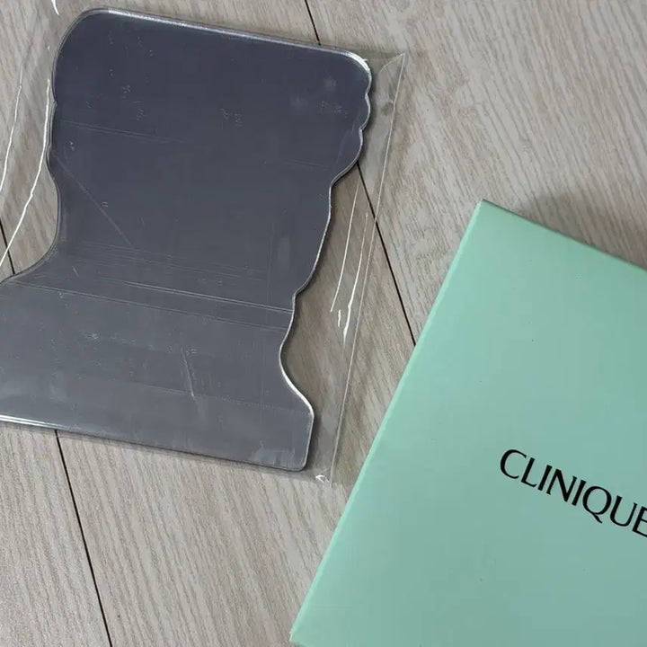 [BUNJANG] Byeon Woo Seok Clinique Mirror (Sealed) / 변우석 크리니크 거울 미개봉