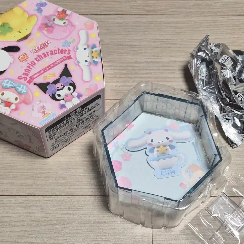 [BUNJANG] LDCX Sanrio Hexagonal Case Figure Cinnamoroll / LDCX 산리오 육각형 케이스 피규어 시나모롤