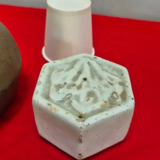 [BUNJANG] Celadon Teapot and Hexagonal White Porcelain Inkstone Set / 연대좋은 주전자 , 육각 백자연적