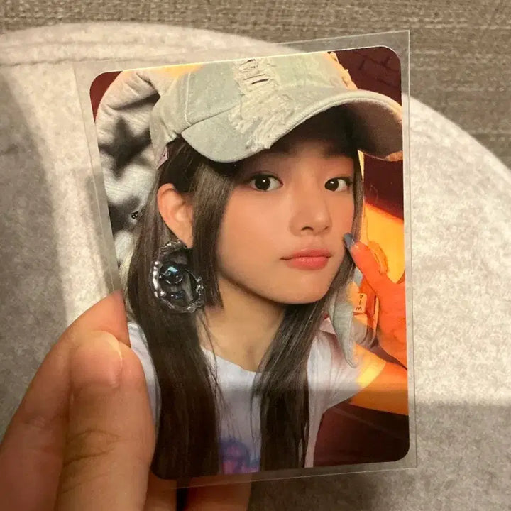 [BUNJANG] NewJeans Minji Photocard Rabbit Hat Version / 추석 전까지 당일배송 마지막 가격 급처ㅜ.ㅜ) 뉴진스 포카 민지 김민지 토끼 모자 민지