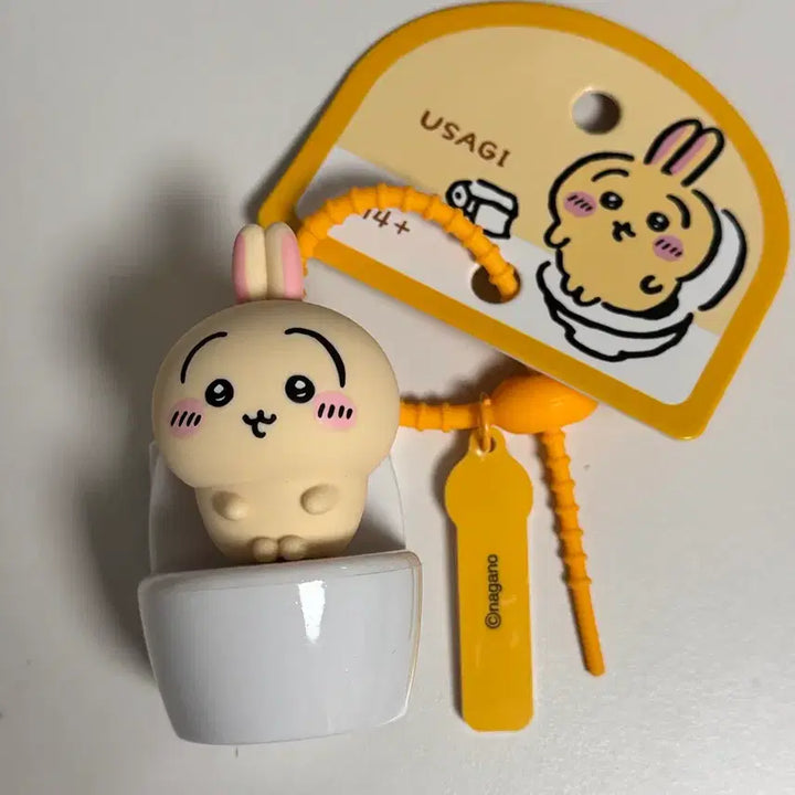 [BUNJANG] Chiikawa Usagi Toilet Keychain Figure / 치이카와 우사기 변기 키링 피규어