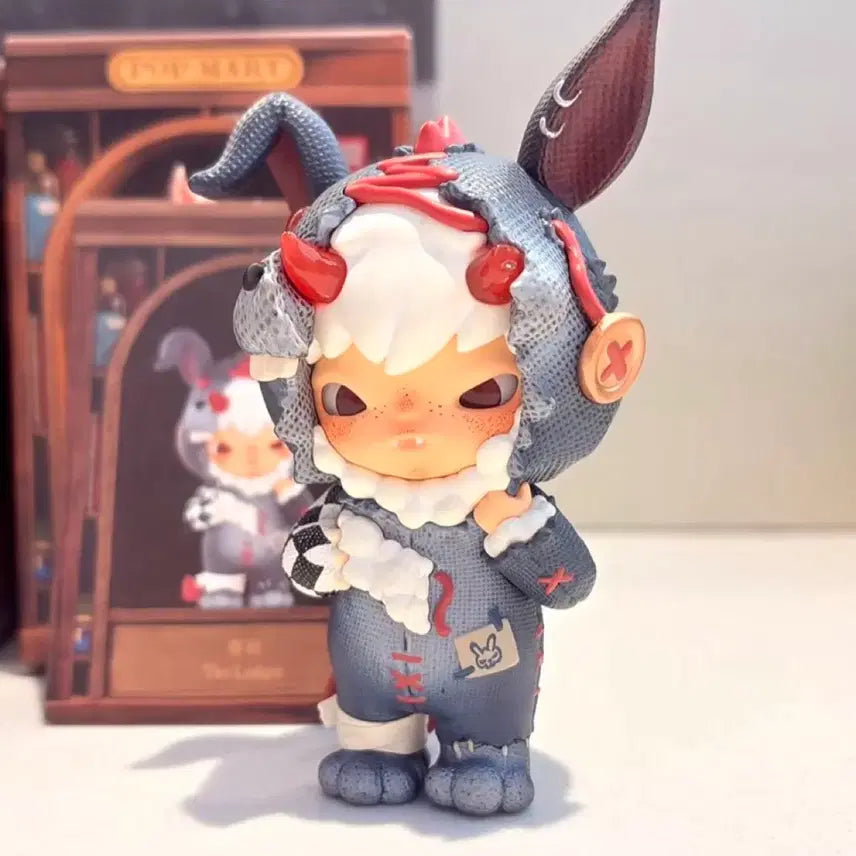 [BUNJANG] Pop Mart Hirono The Lodger Figure (Sealed) / 미개봉 팝마트 기묘한 다락방 시리스 Hirono 히로노 The Loldger