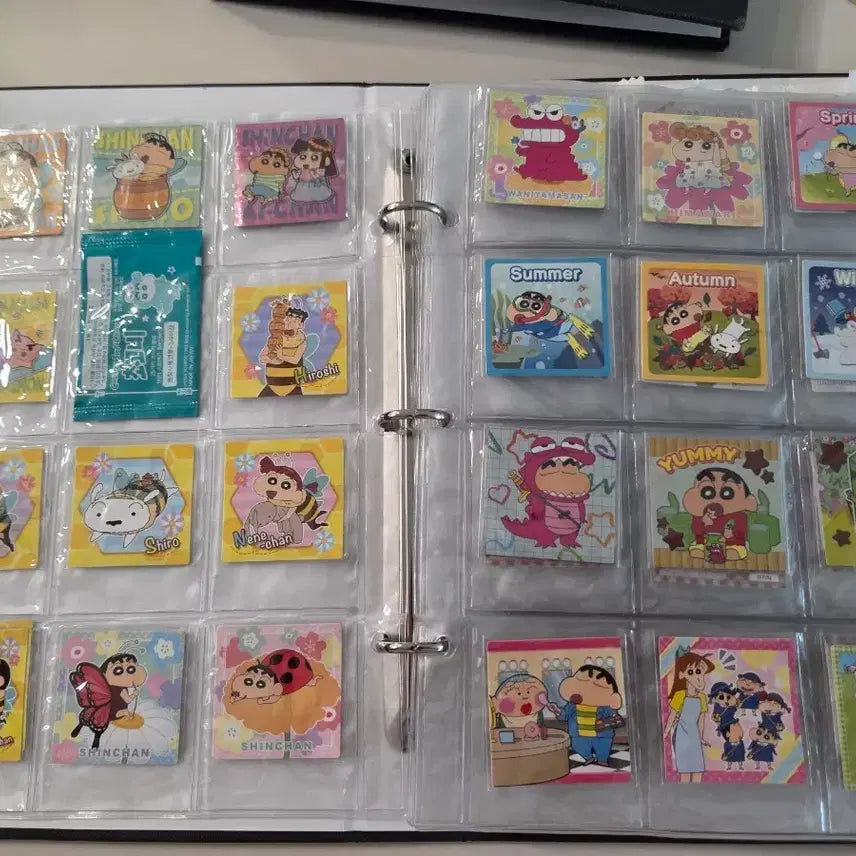[BUNJANG] Crayon Shin-chan Choco-bi Stickers Full Set (Excluding 2 Stickers) / (네고가능)반짝이 포함 한국 초코비씰 짱구 2개 제외 풀셋 판매합니다!!