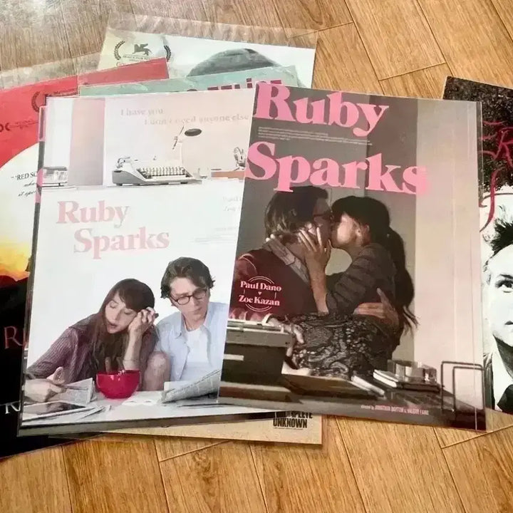 [BUNJANG] Ruby Sparks CineQ A3 Poster &amp; Badge Package / 루비스팍스 씨네큐 A3포스터 폴다노 영화 씨네큐에디션 뱃지 패키지