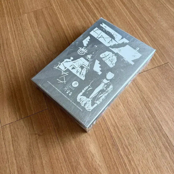 [BUNJANG] Parasite Screenplay Limited First Edition (Plain Archive Ver.) with Director Bong Joon-ho Autograph / 기생충 각본집 한정 초판본 플레인아카이브ver. 봉준호 친필 싸인 뱃지 포스터 북마크 미키17