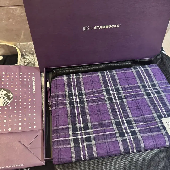 [BUNJANG] BTS Starbucks Collaboration Pouch L Size (New) / 방탄소년단 스타벅스 파우치 L사이즈(새제품)