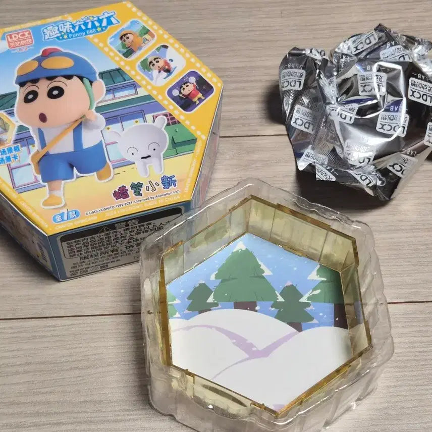 [BUNJANG] LDCX Crayon Shin-chan Hexagonal Case Figure (Skier) / LDCX 짱구 육각형 케이스 피규어 스키