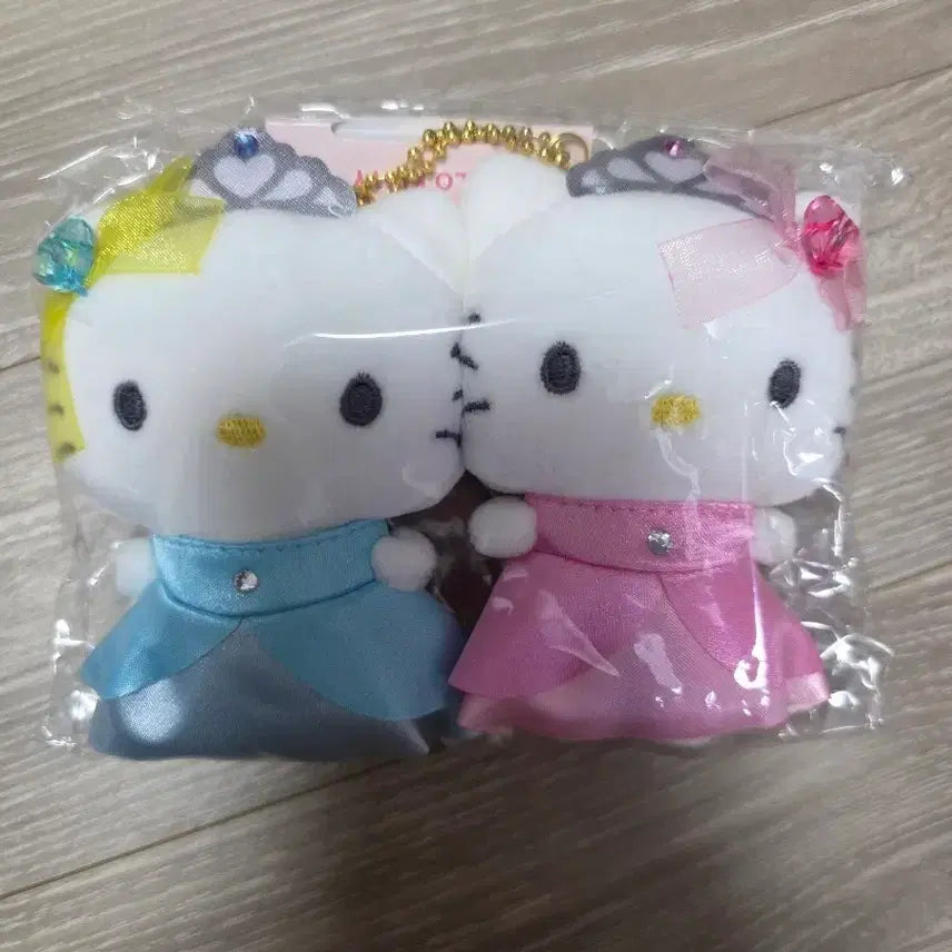 [BUNJANG] Sanrio Princess Kitty Plush Charm / 산리오 공주 키티 착붙 인형 키링