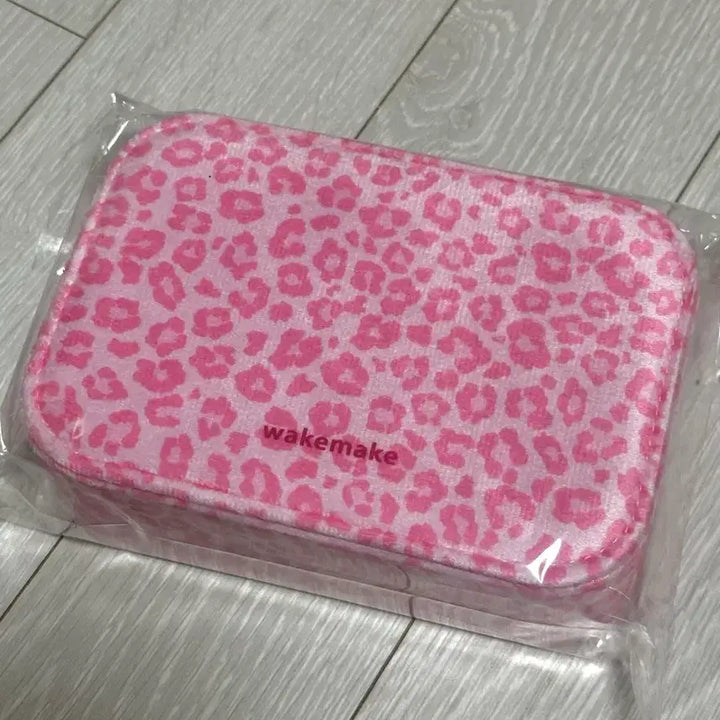 [BUNJANG] WakeMake Hello Kitty Pink Leopard Accessory Box + Plush Keychain / 웨이크메이크 헬로키티 핑크 레오파드 악세사리 보관함 + 인형키링