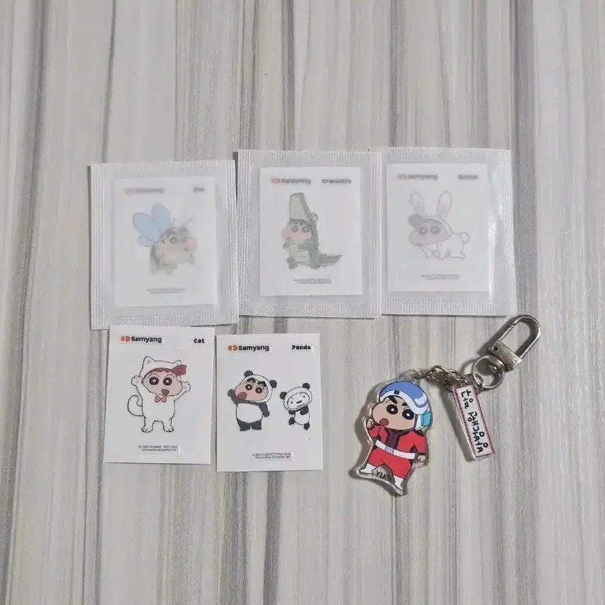 [BUNJANG] Crayon Shin-chan Sticker Set &amp; Keychain Bundle / [일괄]짱구 띠부씰 5개 &amp; 짱구 키링 세트