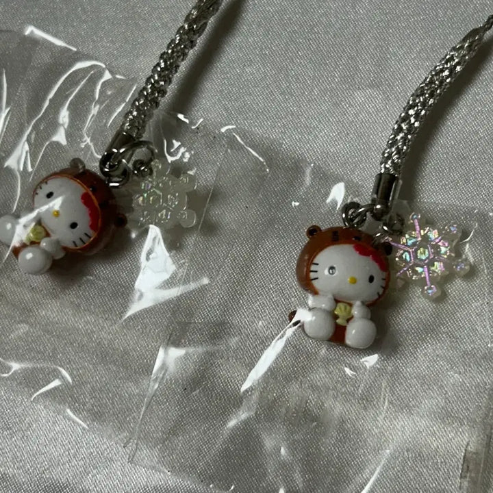 [BUNJANG] Sanrio Hello Kitty Arctic Series Sea Otter Strap (Sealed) / 북극시리즈 해달 키티 스트랩