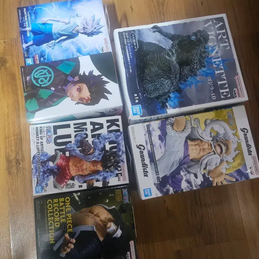 [BUNJANG] Popular Character Figures (One Piece, Godzilla) / 피규어 팝니다