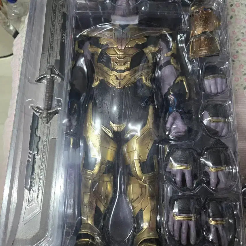 [BUNJANG] Hot Toys Endgame Thanos Figure / 핫토이 엔드게임 타노스 팝니다