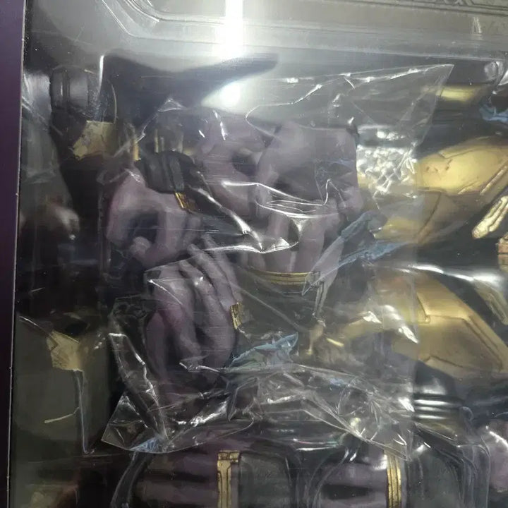 [BUNJANG] Hot Toys Endgame Thanos Figure / 핫토이 엔드게임 타노스 팝니다
