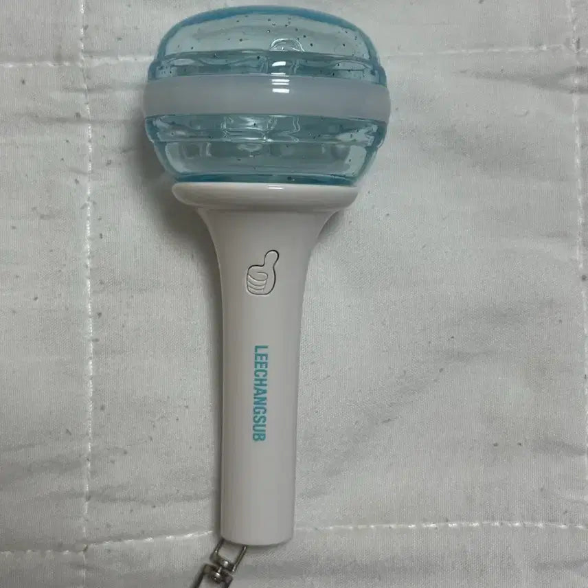 [BUNJANG] Lee Changsub Lightstick Keychain / 이창섭 응원봉 키링 판매합니다!!