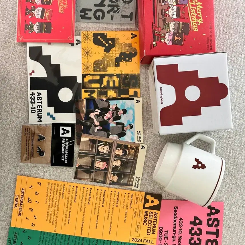 [BUNJANG] PLAVE Ship Cafe Christmas Mug Cup &amp; Postcard Bundle Set / 플레이브 십카페 머그컵 크리스마스 엽서 일괄 세트
