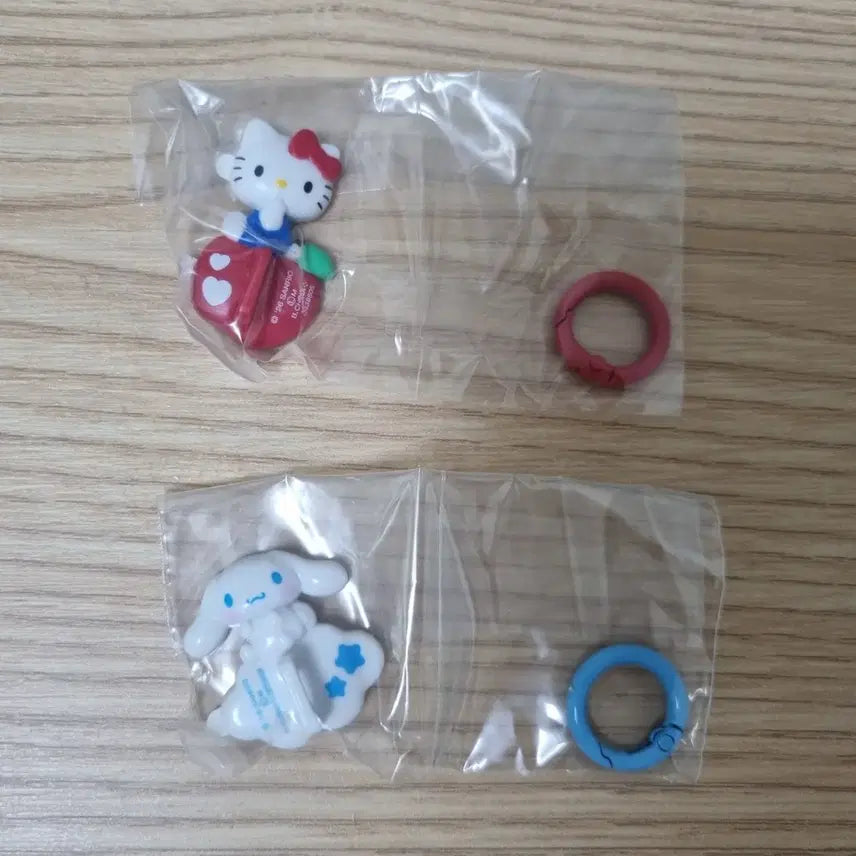 [BUNJANG] Sanrio Hanger Gacha Keyring Hello Kitty + Cinnamoroll Bundle Set / 일괄) 산리오 행거 가챠 키링 헬로키티 + 시나모롤