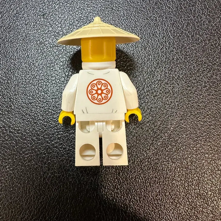 [BUNJANG] LEGO Ninjago Master Wu Minifigure Keychain Conversion / 레고 닌자고 마스터 우 2504(포함 미피와 똑같이 생긴)미니피규어 키링(인데 키체인이 없음)