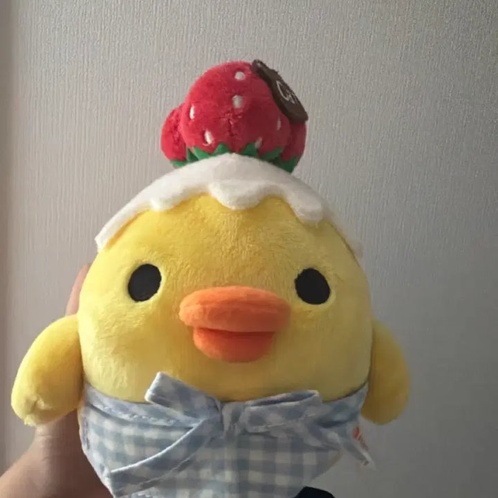 [BUNJANG] Kiiroitori Strawberry Hat Plush / 딸기 점장 키이로이토리