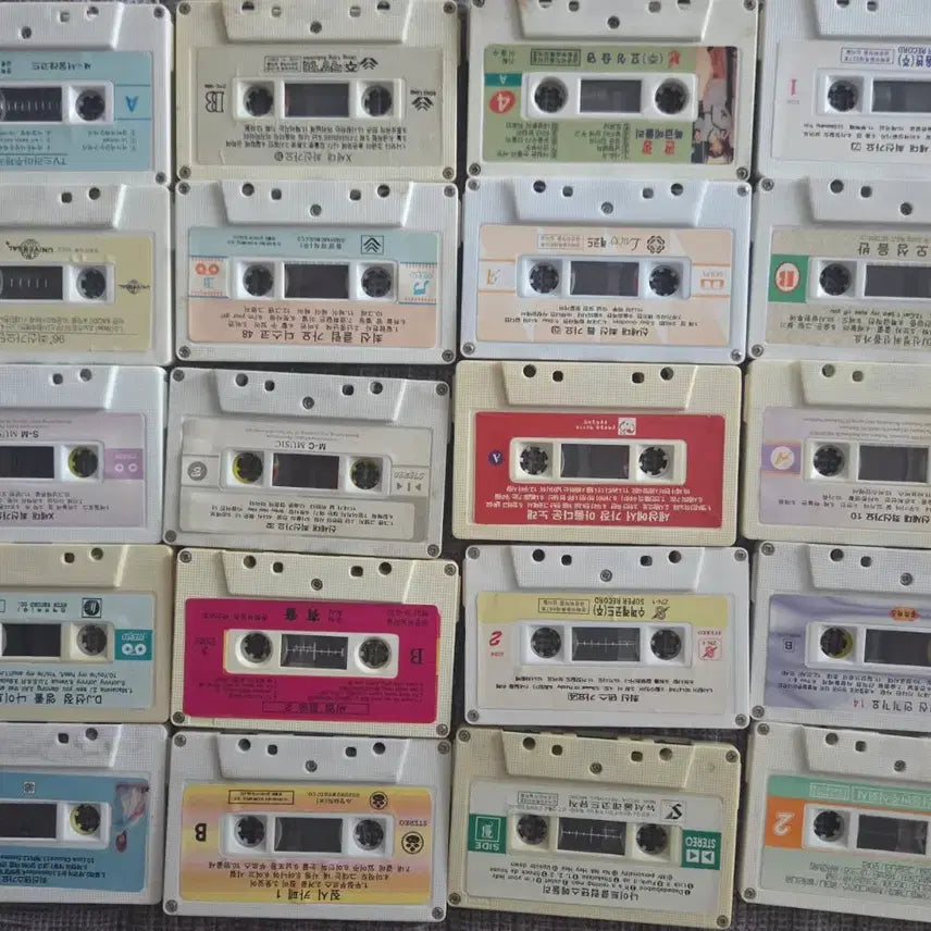 [BUNJANG] Various Artists Latest K-Pop Hits Cassette Tape Bundle Set (39 Tapes) / 가품 최신가요모음 39장