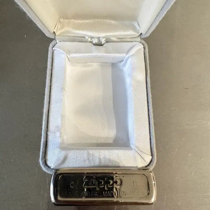 [BUNJANG] ZIPPO Side Tribal Cross Emblem Lighter / 지포(ZIPPO) 정품 사이드 트라이벌 크로스 엠블럼