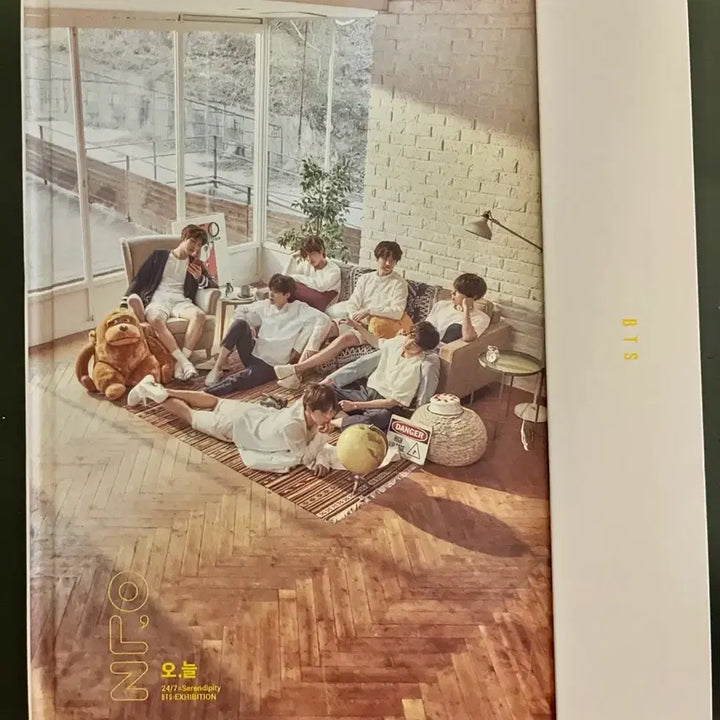 [BUNJANG] BTS 2018 Official Exhibition Photobook / Bts 2018 오늘 전시회 도록 화보집 포토북