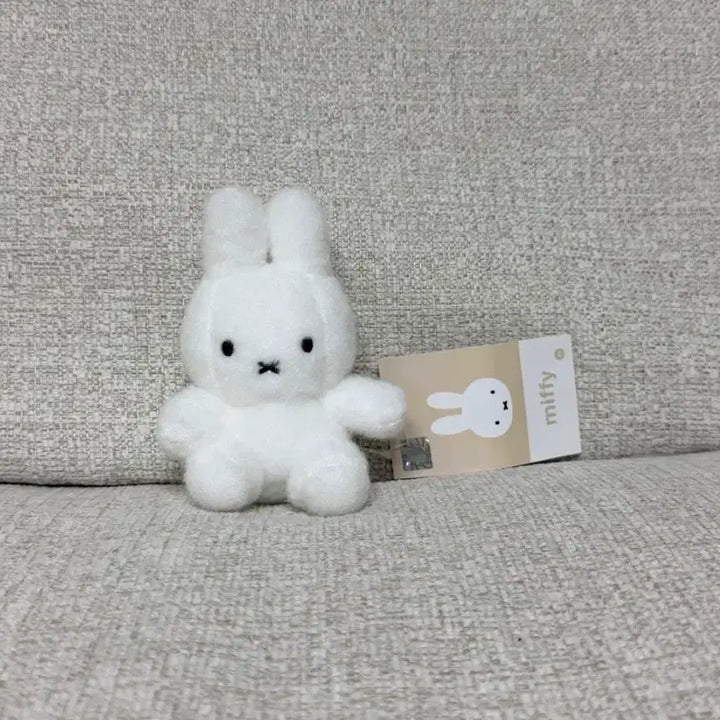 [BUNJANG] Miffy Seating Creamy 12cm Keychain Plush / 정품 미피 시팅 크리미 키링 인형 12cm