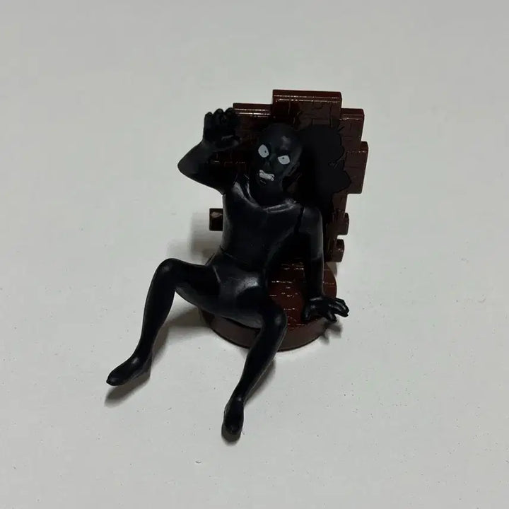 [BUNJANG] Detective Conan Choco Egg Hanazawa-san Figure / 명탐정코난 초코에그 범인 한자와씨 피규어