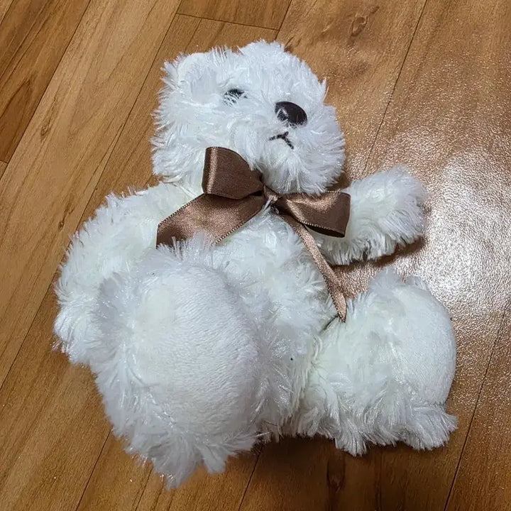[BUNJANG] White Puppy Plush Doll with Brown Ribbon / 갈색 리본 흰색 강아지 봉제인형