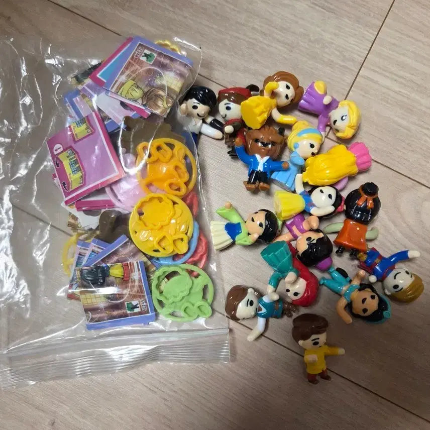 [BUNJANG] Kinder Joy Disney Princess Complete Set (8 Figures) / 킨더조이 디즈니 프린세스 8종 일괄