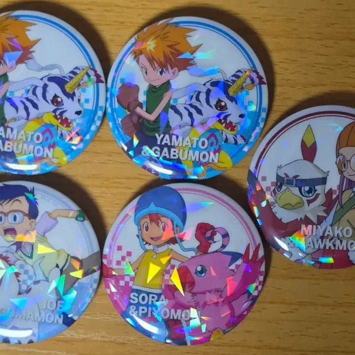 [BUNJANG] Digimon Adventure Omakes Random Can Badge Set - 4 Types (Gabumon, Tentomon, Piyomon, Hawkmon) / 디지몬 디지몬어드벤처 파워디지몬 오마케 랜덤 캔뱃지 파피몬 쉬라몬 피요몬 호크몬 4종 일괄판매