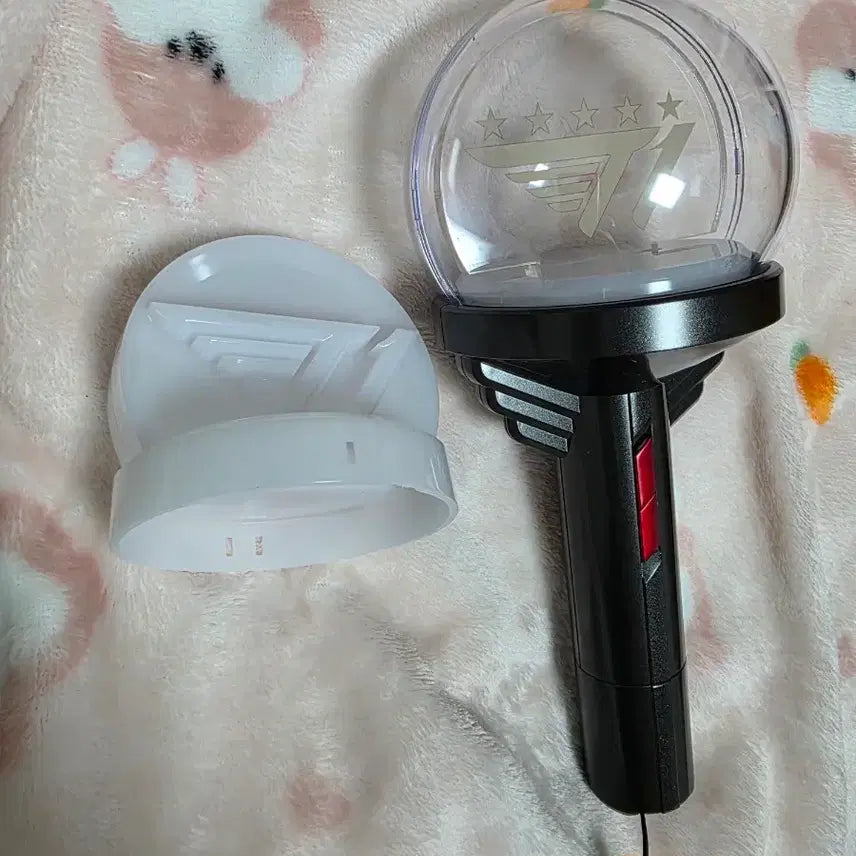 [BUNJANG] T1 Official Light Stick V6 Acrylic / T1 응원봉 판매합니다