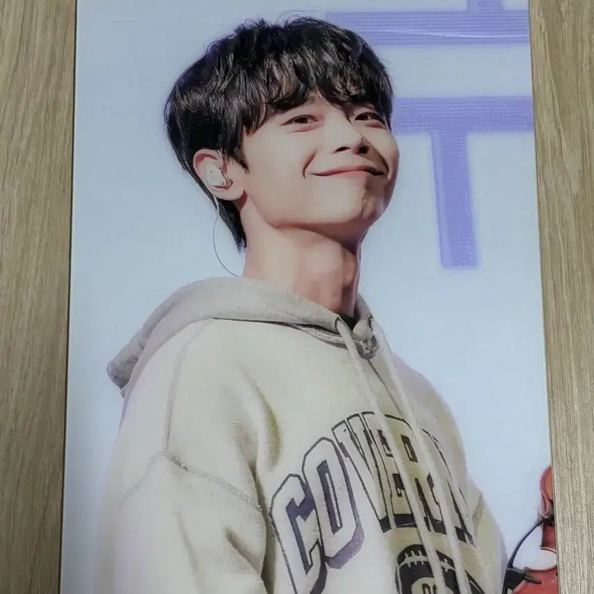 [BUNJANG] Lucy Shin Yechan Frame A4 / 루시 신예찬 액자 a4