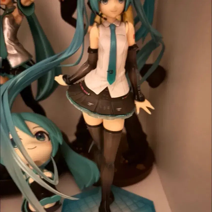 [BUNJANG] Hatsune Miku V4X 1/8 Scale Figure / 하츠네 미쿠 V4X 1/8 스케일 피규어 고전 미쿠